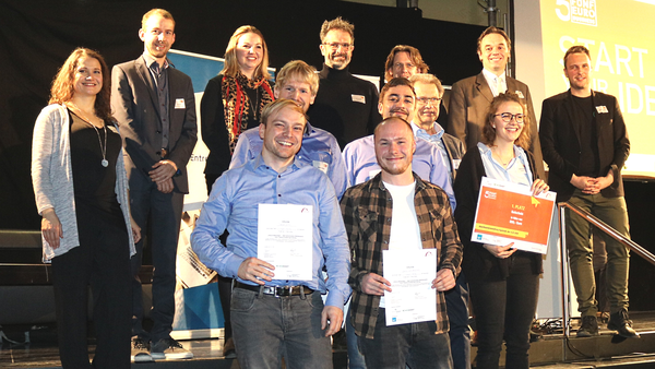 The winning team "swipe away" with their business sponsor and the jury. Source: THI